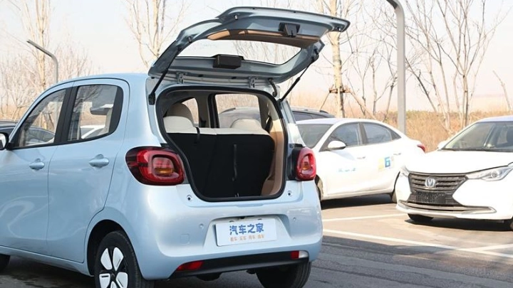 5-дверный Wuling Hongguang Mini EV