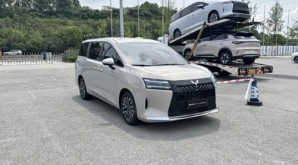 Wuling Xingguang 730